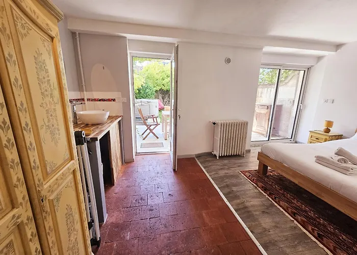 Le Bienheureux, Le Calme En Et Jardin *